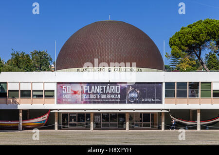 Planétarium Calouste Gulbenkian commémorant le 50e anniversaire. Quartier de Belém, Lisbonne, Portugal. Banque D'Images