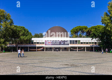 Planétarium Calouste Gulbenkian commémorant le 50e anniversaire. Quartier de Belém, Lisbonne, Portugal. Banque D'Images