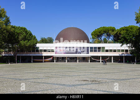 Planétarium Calouste Gulbenkian commémorant le 50e anniversaire. Quartier de Belém, Lisbonne, Portugal. Banque D'Images