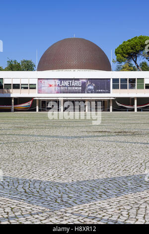 Planétarium Calouste Gulbenkian commémorant le 50e anniversaire. Quartier de Belém, Lisbonne, Portugal. Banque D'Images