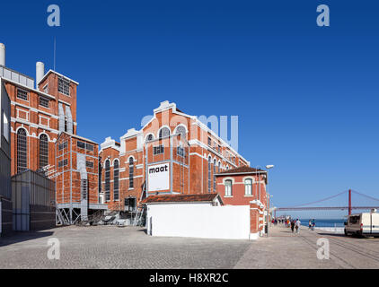 Entrée de la Central Tejo, le début du 20e siècle, convertie en musée de l'électricité. Lisbonne, Portugal. Banque D'Images