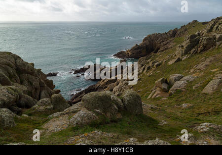 Le robuste clifs au Gwennap Head à Cornwall Banque D'Images