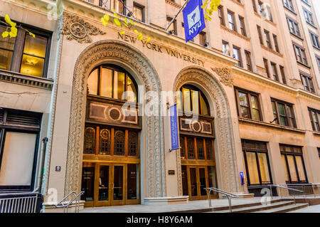 New York, USA. Le 16 novembre, 2016. New York, États-Unis. 16 Nov, 2016. - Le Campus NYU NYU les étudiants et le corps enseignant, faites appel à l'université pour devenir un sanctuaire non seulement pour l'éducation, mais les membres de la communauté qui étudient, vivent et travaillent sur leur campus, après une étudiante musulmane salle de prière a été vandalisée sur le campus de l'École d'ingénieurs Tandon. Credit : PACIFIC PRESS/Alamy Live News Banque D'Images