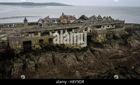 Birnbeck Pier, près de Weston-super-Mare, Somerset, qui a ouvert ses portes le 5 juin 1867 et est maintenant abandonné et en très mauvais état. Banque D'Images