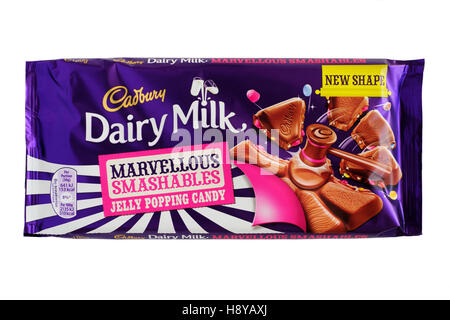 Un bar de Cadbury dairy milk chocolate smashables merveilleux uk Banque D'Images