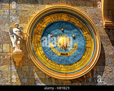 La cathédrale de Messine et horloge astrologie ange ailé Banque D'Images