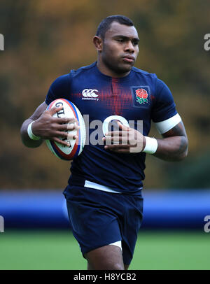 L'Angleterre Semesa Rokoduguni au cours d'une session de formation à Pennyhill Park, Bagshot. Banque D'Images