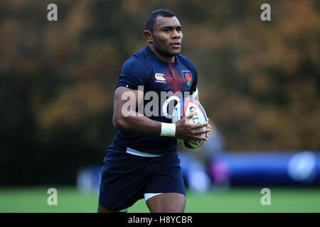 L'Angleterre Semesa Rokoduguni au cours d'une session de formation à Pennyhill Park, Bagshot. Banque D'Images