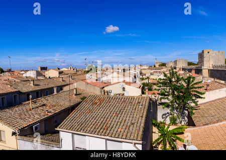 Vue des remparts sur la ville d'Aigues-Mortes, Camargue AIGUES-MORTES - FRANCE Banque D'Images