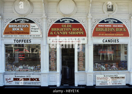 Lewingtons Olde Brighton rock et candy Shoppe. Brighton. East Sussex. L'Angleterre. UK. Circa 1980 Banque D'Images