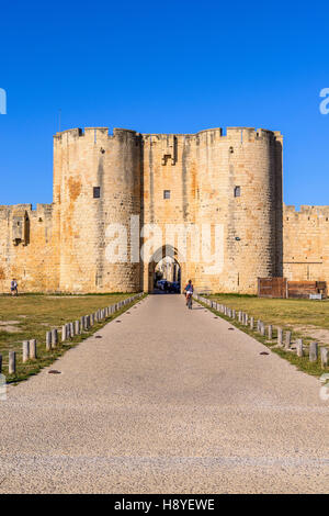 Porte des moulins ou Porte Neuve Les Remparts Aigues-Mortes Camargue,côté Sud - FRANCE Banque D'Images