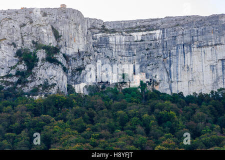 Montagne et monastère de la Sainte Baume le Massif de la Sainte Baume, var france 83 Banque D'Images