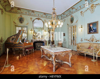 L'Uruguay, Montevideo, Vieille Ville, vue de l'intérieur du Musée des Arts Décoratifs installé dans le Palais Taranco. Banque D'Images