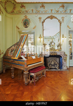 L'Uruguay, Montevideo, Vieille Ville, vue de l'intérieur du Musée des Arts Décoratifs installé dans le Palais Taranco. Banque D'Images