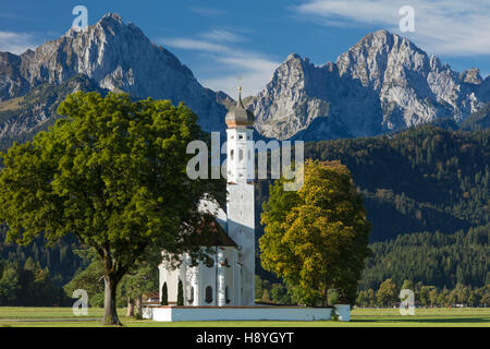 Alpes bavaroises au cours de la tour de l'église de pèlerinage - Saint Coloman, Schwangau, Bavière, Allemagne Banque D'Images