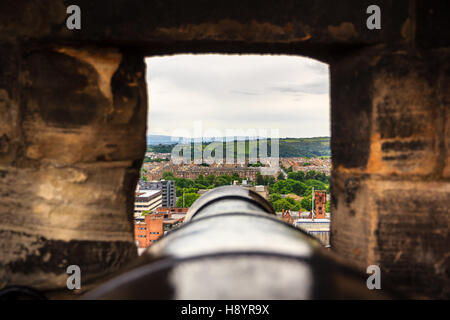 Vue du canon au château d'Édimbourg Banque D'Images