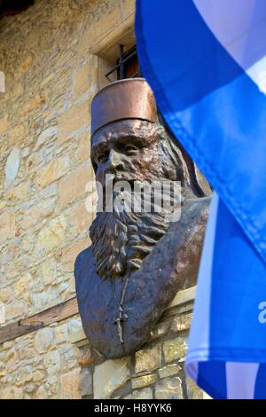 Statue de Dosithos abbé du monastère, Omodos, montagnes Troodos, à Chypre, en Méditerranée orientale Banque D'Images