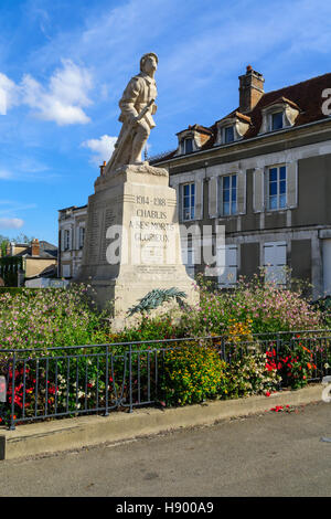 CHABLIS, FRANCE - 12 octobre 2016 : un monument pour les victimes de la PREMIÈRE GUERRE MONDIALE, à Chablis, Bourgogne, France Banque D'Images