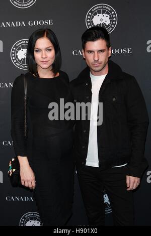 New York, NY, USA. 16 Nov, 2016. Leigh Lezark et Geordon Nicol de la Bernache du Canada à Misshapes premier flagship store opening at Canada Goose 101 Phare américain Wooster Street le 16 novembre 2016 à New York. © Diego Corredor Punch/media/Alamy Banque D'Images