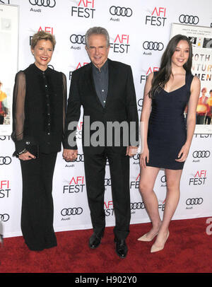 Los Angeles, Californie, USA. 16 Nov, 2016. L'actrice Annette Bening, l'Acteur Warren Beatty, Ella Beatty au AFI Film Festival rend hommage à Annette Bening Dépistage Gala 20e siècle ''Femme'' qui s'est tenue à l'Théâtre chinois de Grauman, Hollywood, CA Crédit : Paul Fenton/ZUMA/Alamy Fil Live News Banque D'Images