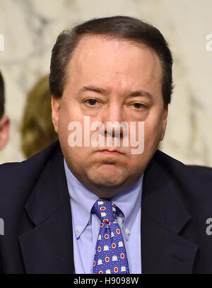 Washington DC, USA. 17 novembre, 2016. Représentant des États-Unis Pat Tiberi (républicain de l'Ohio), Vice-président, Congrès Comité économique mixte, écoute, Janet Yellen L., président, Conseil des gouverneurs du Système de Réserve fédérale témoigne devant le Banque D'Images