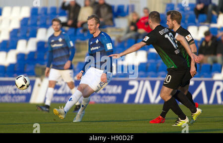 San Pedro Pinatar, Espagne. Jan 9, 2017. Jan Rosenthal (l) de Darmstadt en action pendant la coupe friendly entre SV Darmstadt 98 et SC Preussen Münster au San Pedro de Pinatar Arena Pinatar, Espagne, le 9 janvier 2017. Photo : Pascu Mendez/dpa/Alamy Live News Banque D'Images