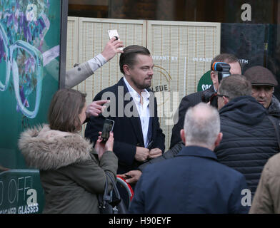 Leonardo DiCaprio arrive pour une visite à domicile par morsure sociale sandwicheries à Édimbourg, qui travaillent pour aider les sans-abri. Banque D'Images