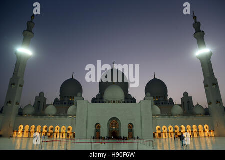 Grande mosquée de Sheikh Zayed à Abu Dhabi, Émirats Arabes Unis Banque D'Images