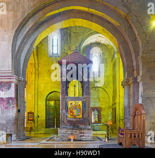 La Tombe de St Sidonia est l'un des principaux sites dans la cathédrale de Svetitskhoveli, situé dans la région de arch de salle de prière Banque D'Images