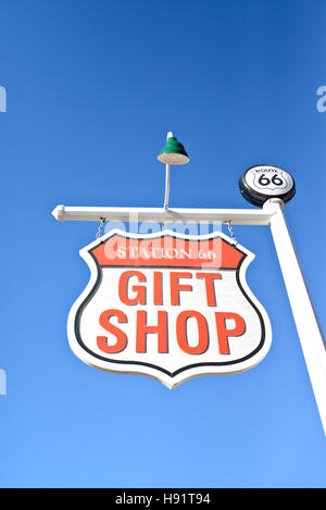 Signer pour une boutique de cadeaux, magasin de souvenirs sur la route 66 à Williams en Arizona Banque D'Images