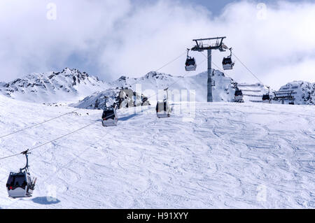 Télécabine et de la piste de ski alpin dans l'Obergurgl Hochgurgl, Autriche Banque D'Images