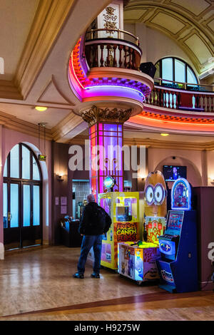 Kursaal de jeux électroniques pour jouer à des jeux, piscine, machines à sous, bowling paris sportifs. Southend-on-sea, Essex, Angleterre Banque D'Images