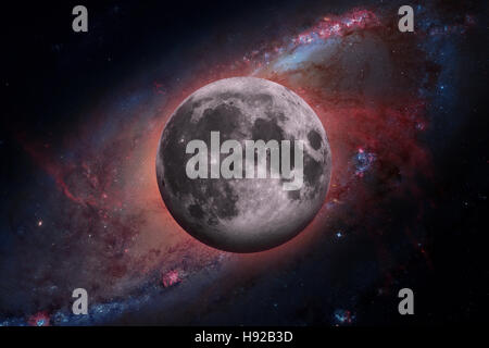 Système solaire - planètes Terre Lune. La Lune est le seul satellite naturel de la Terre. Il est l'un des plus grands satellites naturels dans le système solaire. Banque D'Images