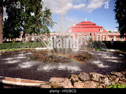 Fontaines du parc inférieur dans le palais de Peterhof, Peterhof, près de Saint-Pétersbourg, Russie Banque D'Images