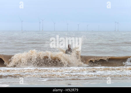 Anthony Gormley's art installation 'un autre endroit' à Crosby Beach à Liverpool. Banque D'Images