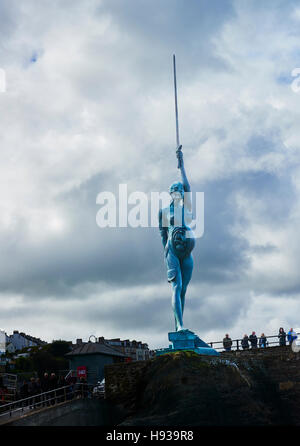 Damien Hirsts Statue en bronze domine Verity l'entrée de port d''Ilfracombe Banque D'Images