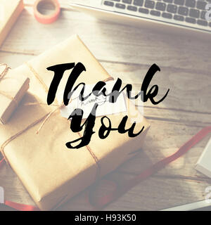 L'art et de l'artisanat présent cadeau partage Donner Félicitations Concept Banque D'Images