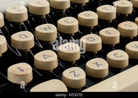 Tonalité vintage d'une vieille machine à écrire des clés. Banque D'Images