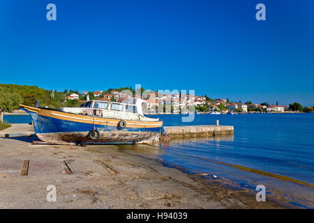 Île de Ugljan vieux bateau par la mer, la Dalmatie, Croatie Banque D'Images