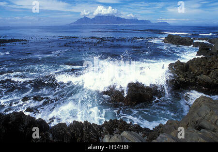 Vue depuis l'île de Robben Island, l'île de prison, de la Table Mountain, Cape Town, Afrique du Sud Banque D'Images