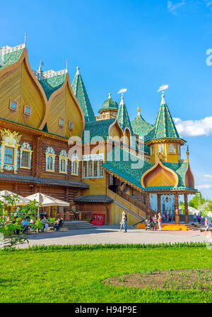 Le Palais en bois du Tsar Alexei Mikhailovich est la perle de Kolomenskoye Manor et le bel exemple de l'architecture russe Banque D'Images