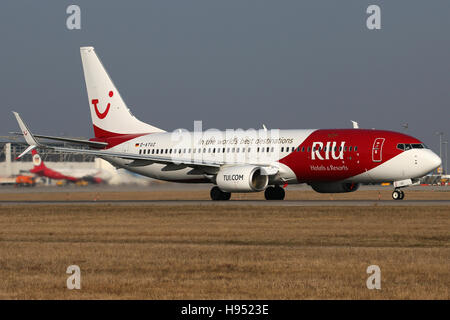 Stuttgart, Allemagne - le 17 mars 2016 : Tuifly, Boeing 737-800 à l'aéroport de Stuttgart Banque D'Images