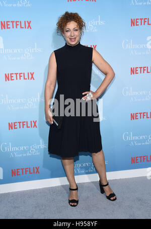 Westwood, Californie, USA. 18 Nov, 2016. Alex Kingston arrive pour la première de "Netflix Gilmore Girls : une année dans la vie' en première mondiale au théâtre Bruin. © Lisa O'Connor/ZUMA/Alamy Fil Live News Banque D'Images