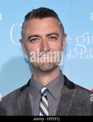 Westwood, Californie, USA. 18 Nov, 2016. Sean Gunn arrive pour la première de "Netflix Gilmore Girls : une année dans la vie' en première mondiale au théâtre Bruin. © Lisa O'Connor/ZUMA/Alamy Fil Live News Banque D'Images