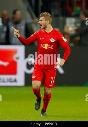 Leverkusen, Allemagne. 18 Nov, 2016. Timo WERNER, RB Leipzig 11 célèbre son but pour 1-1, heureux, rire, Bayer 04 LEVERKUSEN - RB LEIPZIG 2-3 1.ligue de football allemand, Leverkusen, suis le 18 novembre 2016, la saison 2016/2017 Crédit : Peter Schatz/Alamy Live News Banque D'Images