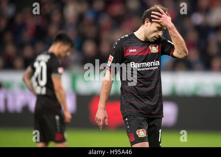 Leverkusen, Allemagne. 18 Nov, 2016. L'Admir Mehmedi Leverkusen réagit après la Bundesliga match de football entre le Bayer Leverkusen et le RB Leipzig dans la BayArena à Leverkusen, Allemagne, 18 novembre 2016. Photo : MARIUS BECKER/dpa/Alamy Live News Banque D'Images