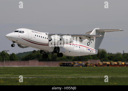 Stuttgart, Allemagne - le 21 mai 2016 : Cityjet, BAE Avro prend offat Stuttgart Airport Banque D'Images