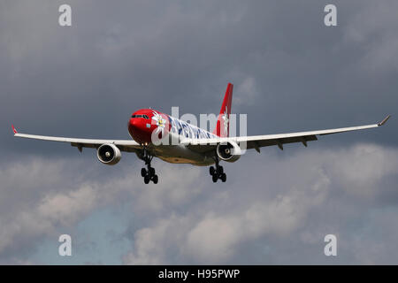 Zurich, Suisse - le 29 juillet 2016 : l'Edelweiss , Airbus A330 est à l'atterrissage à l'aéroport de Zurich Banque D'Images