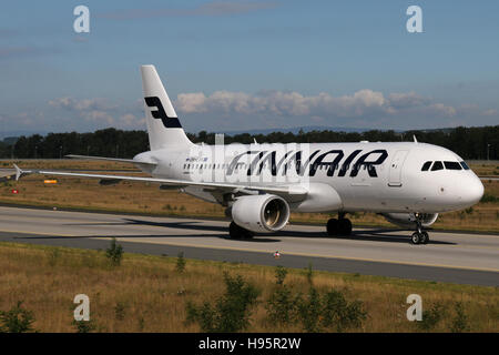 Francfort, Allemagne - le 18 juillet 2016, Finnair : Airbus A320 à l'aéroport de Francfort Banque D'Images