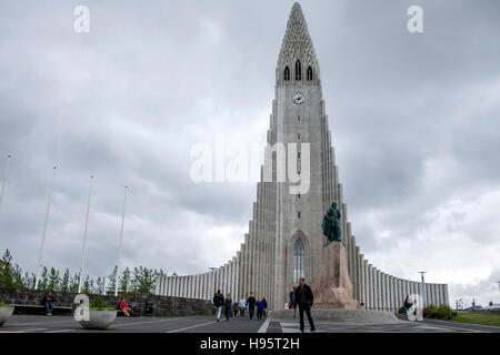 La célèbre église de Reykjavik Hallgrimskirkja en Islande Banque D'Images